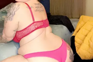 😛FAT GIRLS GIVE THE BEST HEAD🍆... - Image 2